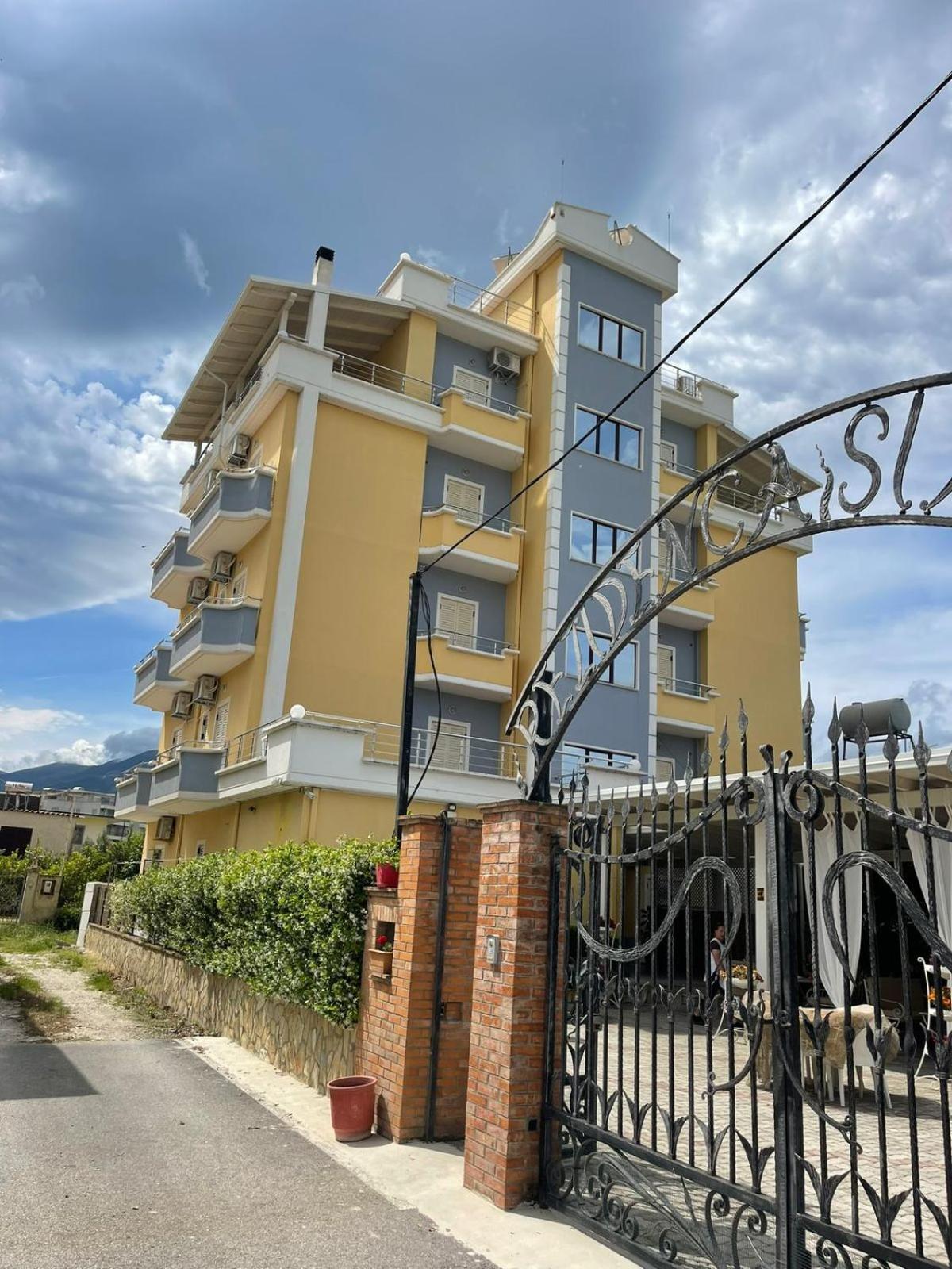 Apartments Rezidenca Sinani Орикум Экстерьер фото